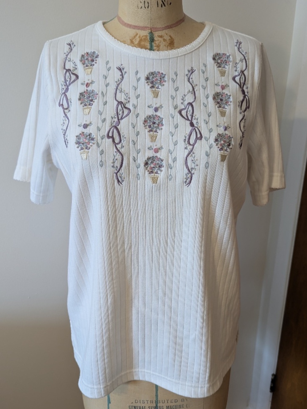 Vintage Alfred Dunner Embroidery T-shirt
